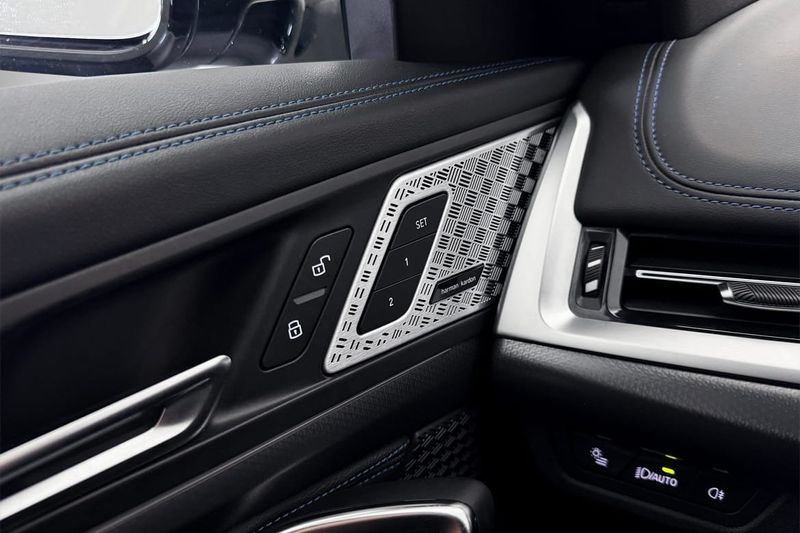 BMW iX1 bild 12