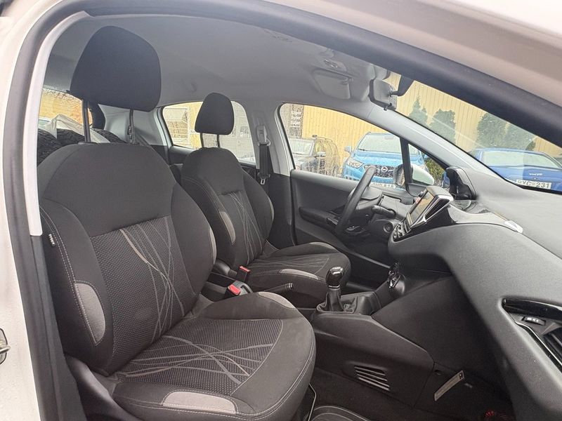 Peugeot 208 bild 7