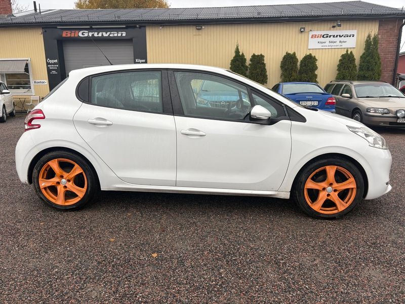 Peugeot 208 bild 2