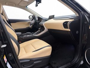 Lexus NX bild 28