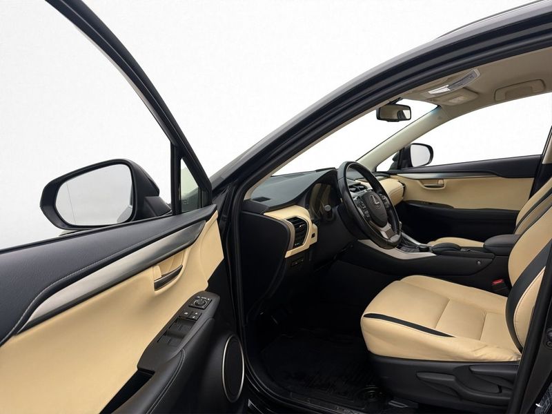 Lexus NX bild 11