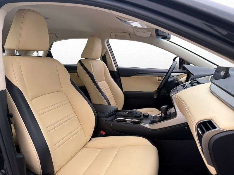 Lexus NX bild 27