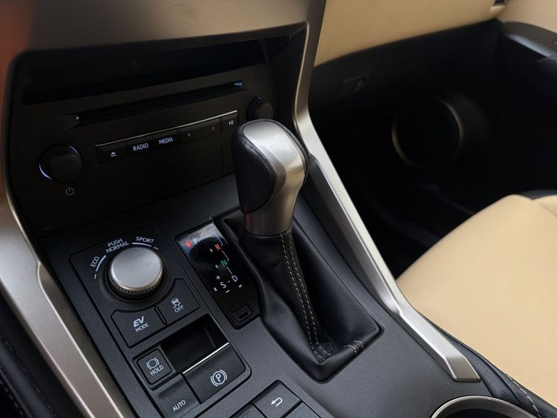 Lexus NX bild 26