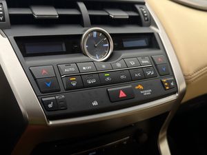 Lexus NX bild 25