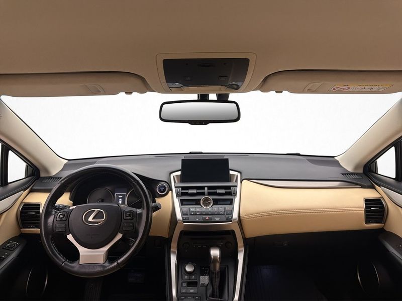 Lexus NX bild 13