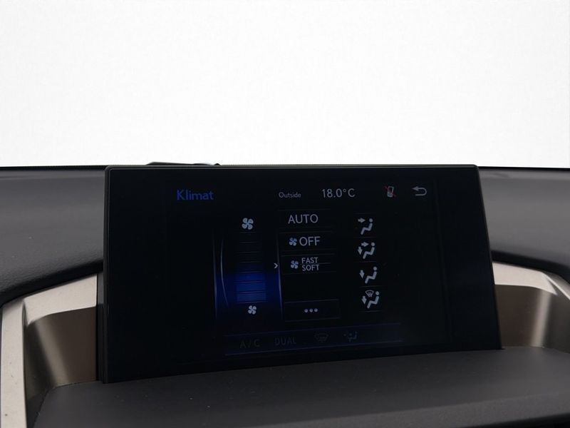 Lexus NX bild 24