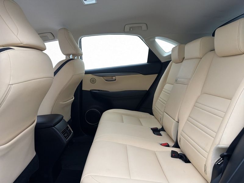 Lexus NX bild 29