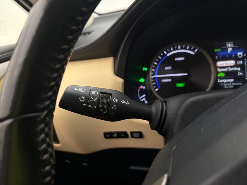 Lexus NX bild 15