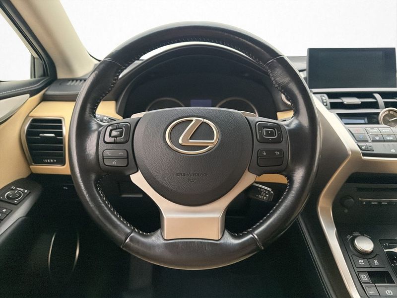 Lexus NX bild 14