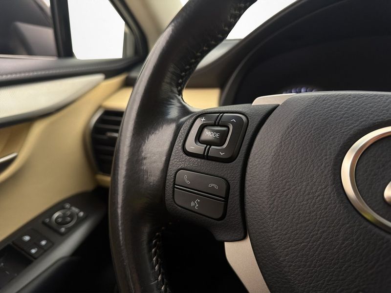 Lexus NX bild 16