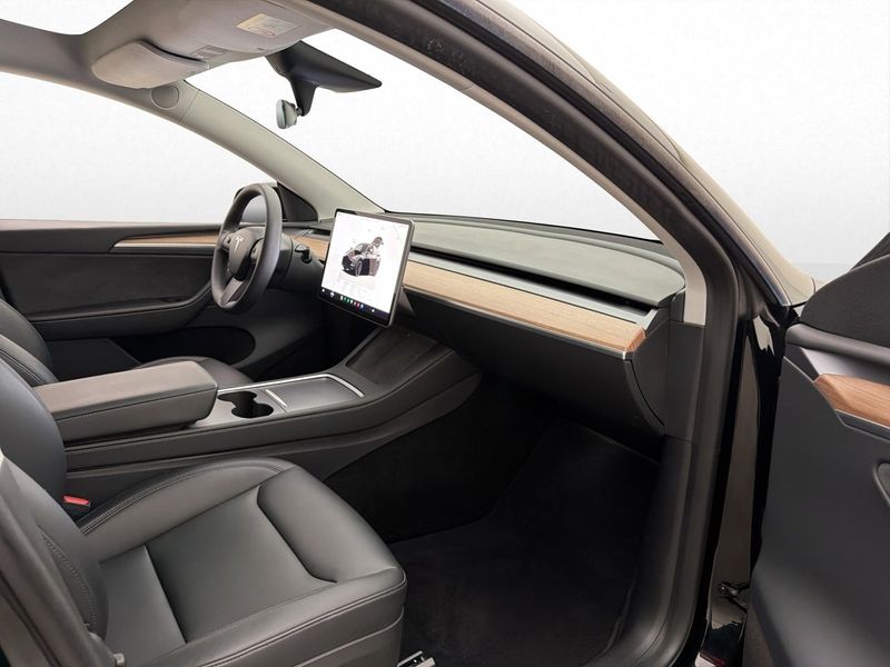 Tesla Model Y bild 29