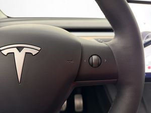 Tesla Model Y bild 19