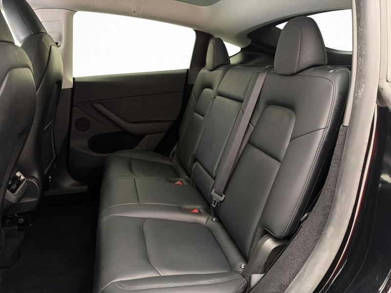 Tesla Model Y bild 31