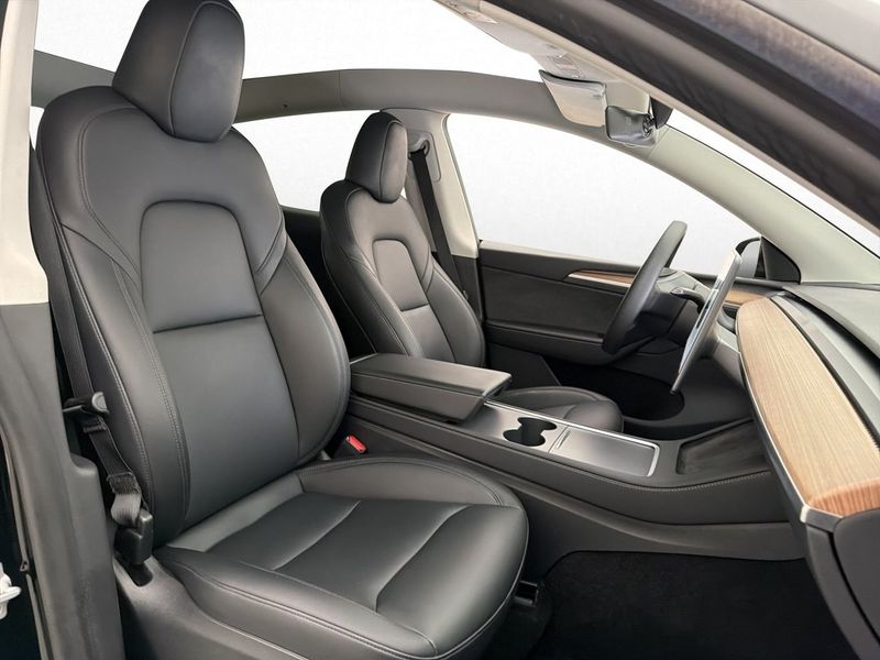 Tesla Model Y bild 30