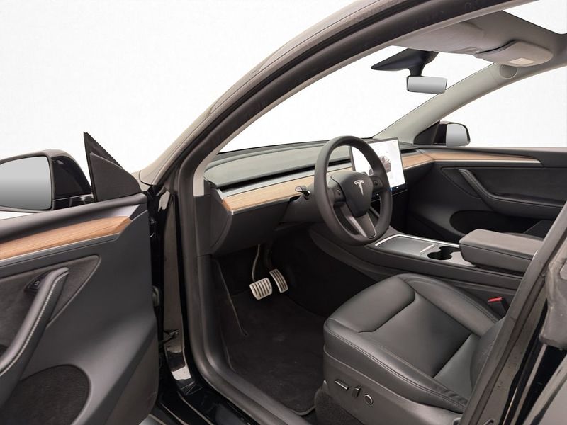 Tesla Model Y bild 13
