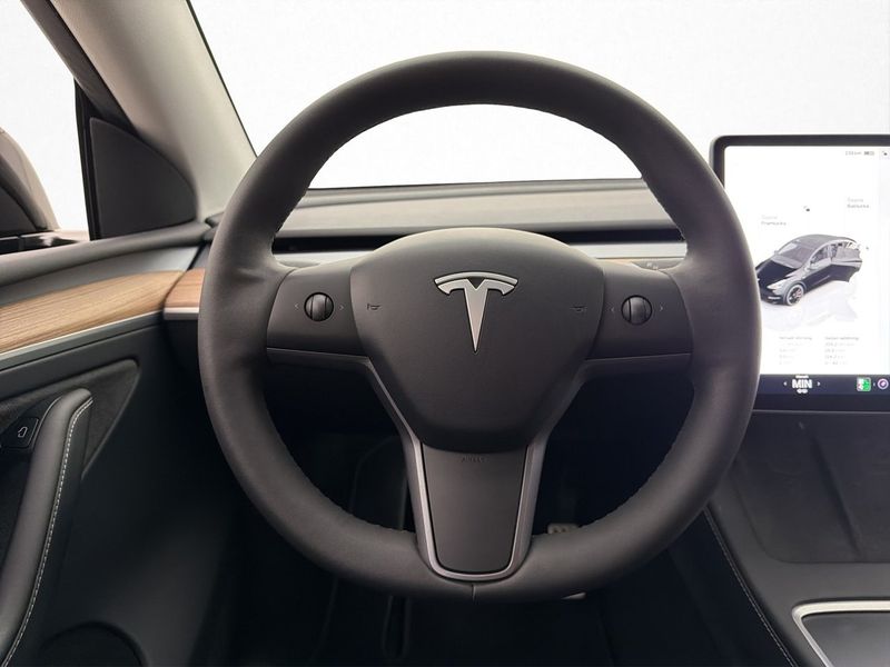Tesla Model Y bild 18