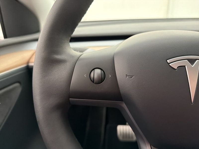 Tesla Model Y bild 17