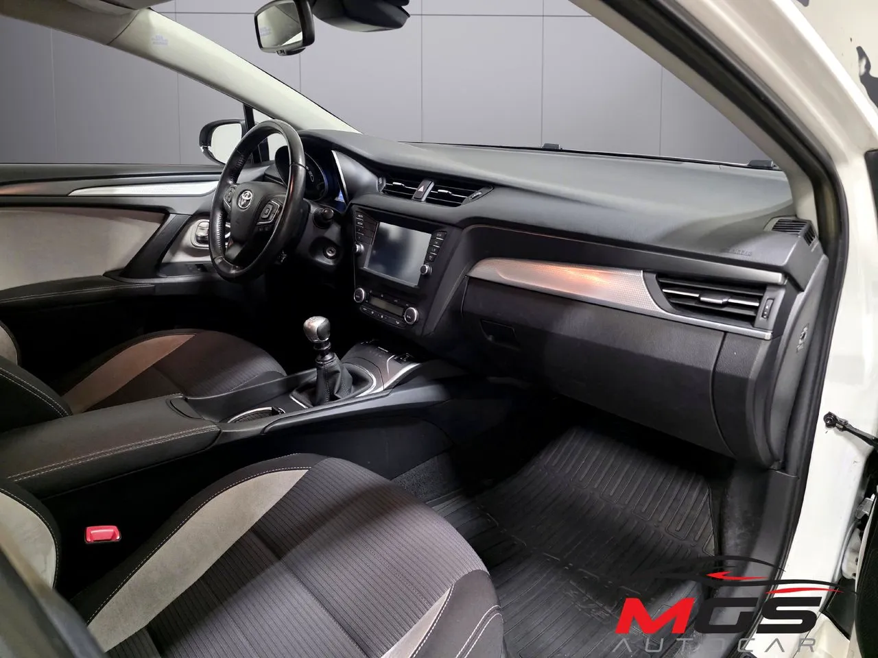 Toyota Avensis bild 11