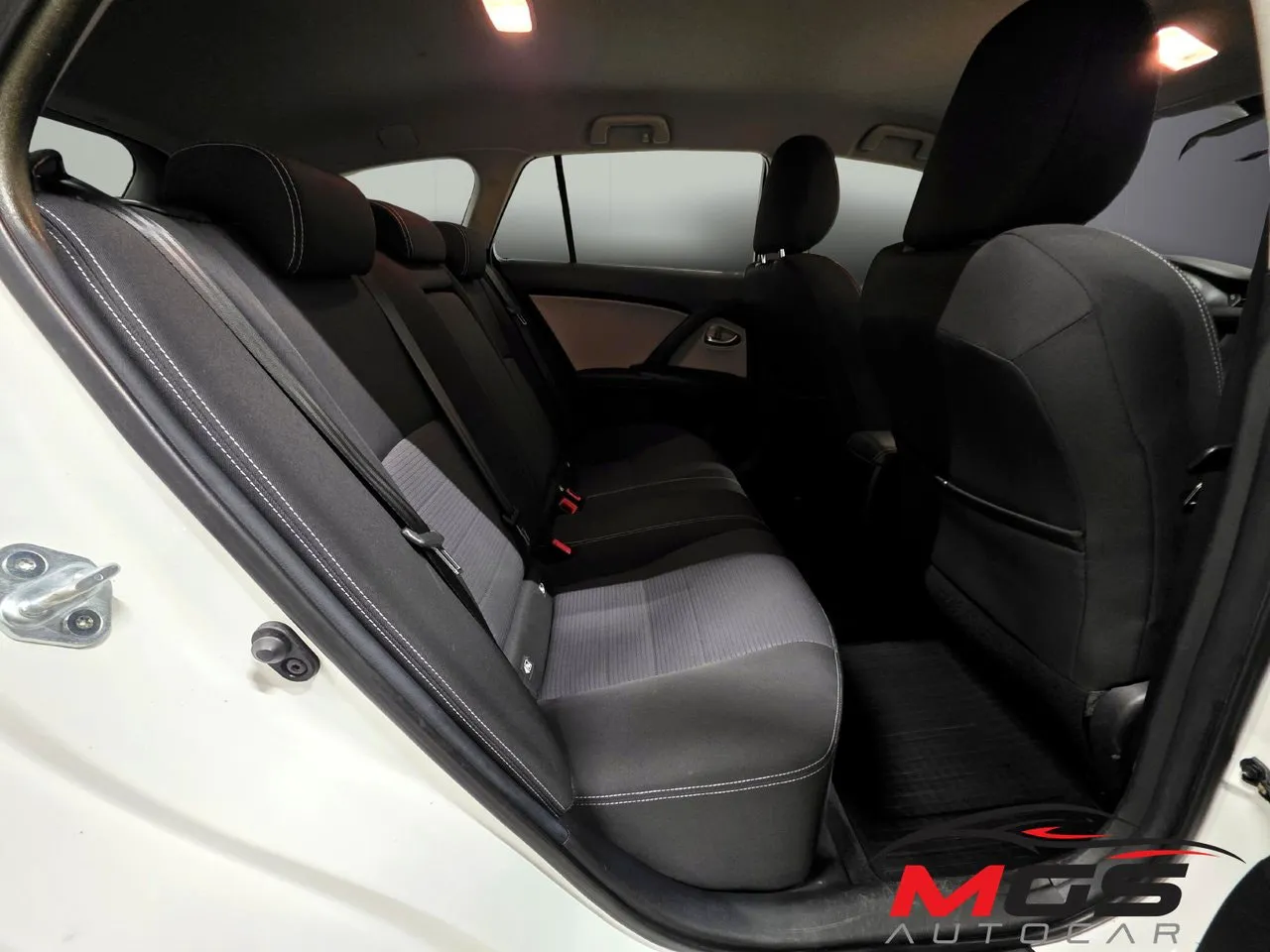 Toyota Avensis bild 13