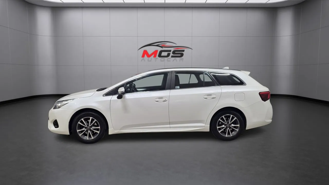 Toyota Avensis bild 8