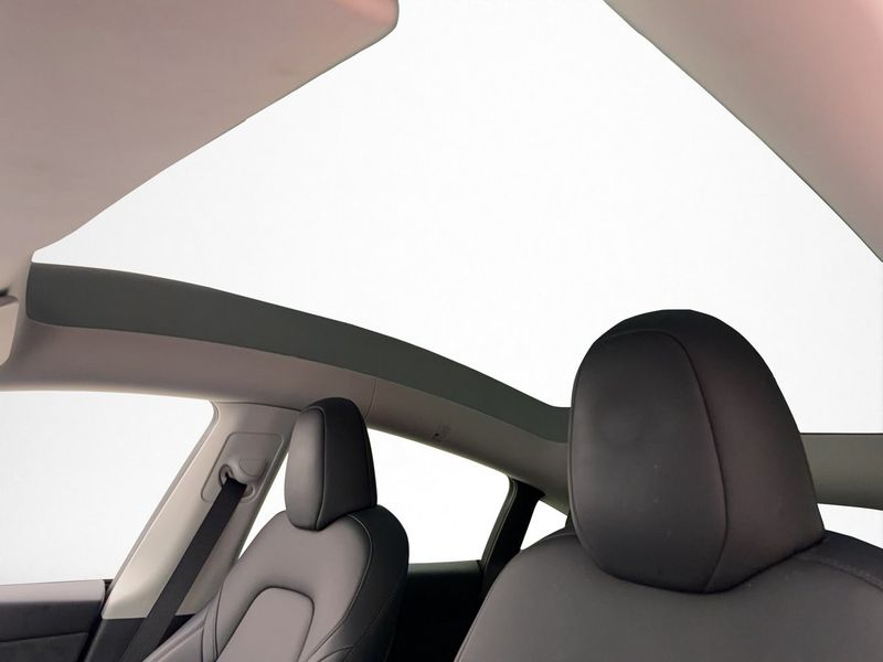 Tesla Model Y bild 12