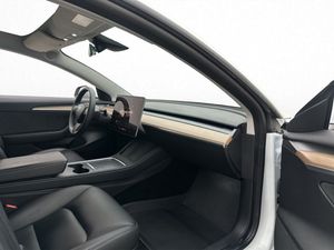 Tesla Model 3 bild 24