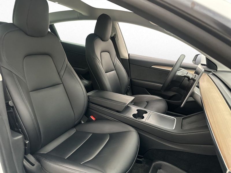 Tesla Model 3 bild 23