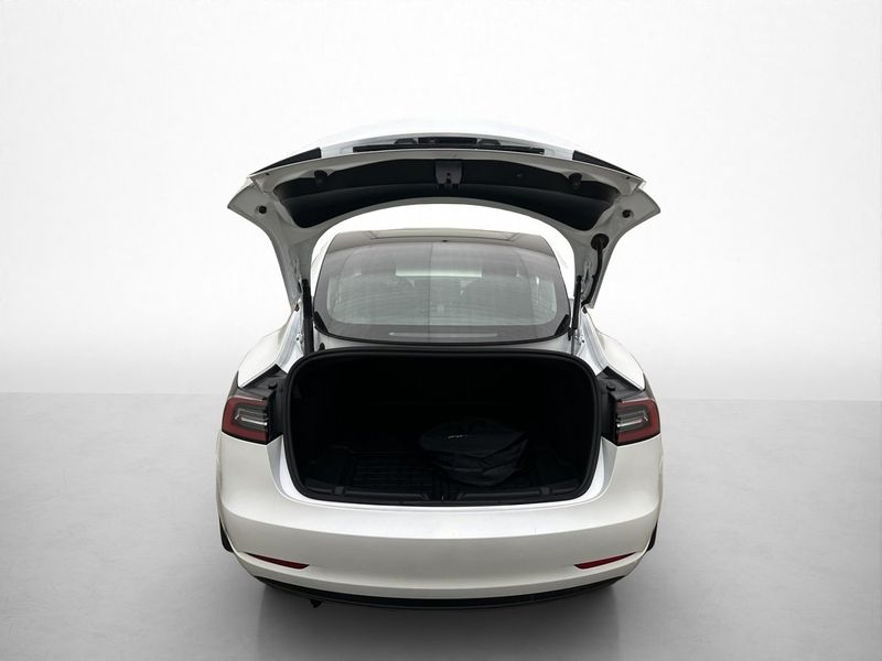 Tesla Model 3 bild 28