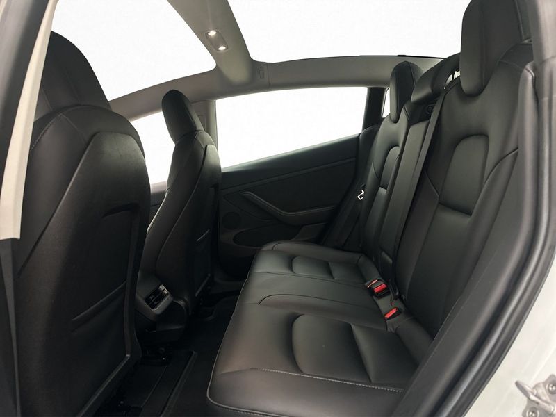 Tesla Model 3 bild 25