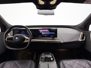 BMW iX bild 16