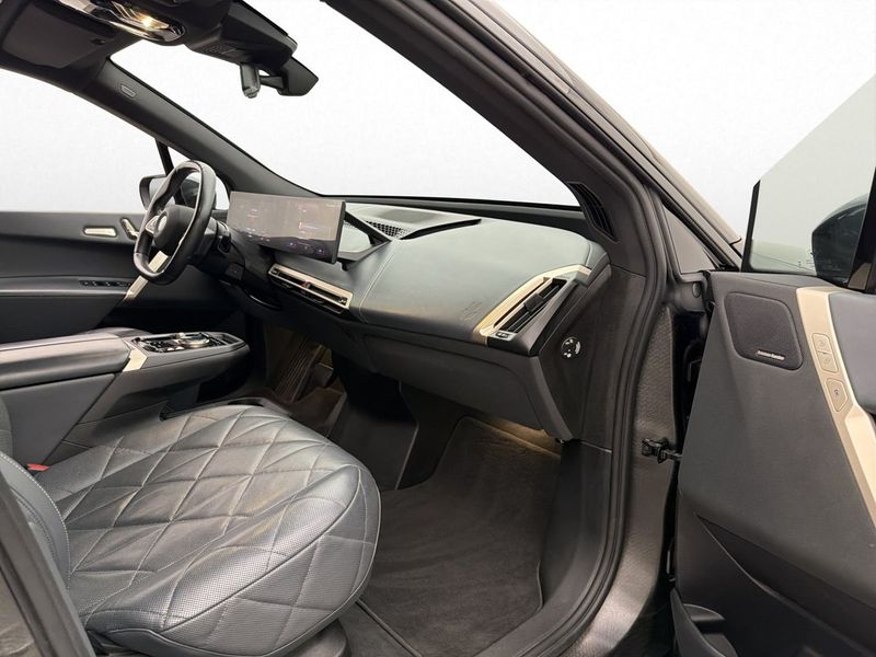 BMW iX bild 30