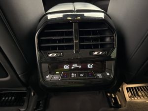 BMW iX bild 28
