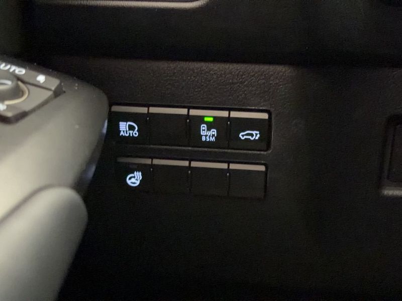 Lexus NX bild 13