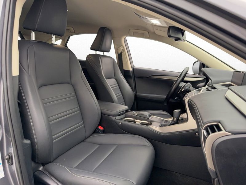 Lexus NX bild 23