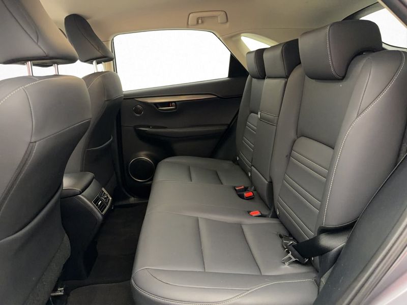 Lexus NX bild 26