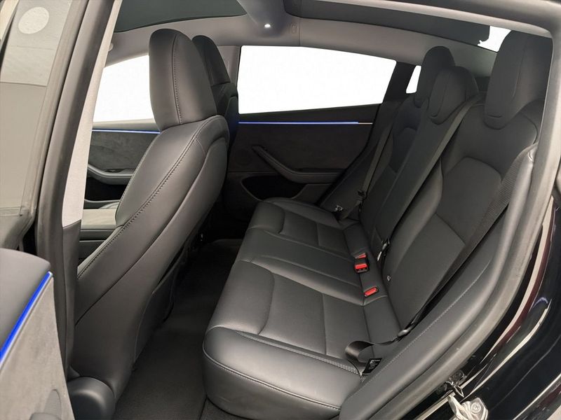Tesla Model 3 bild 27