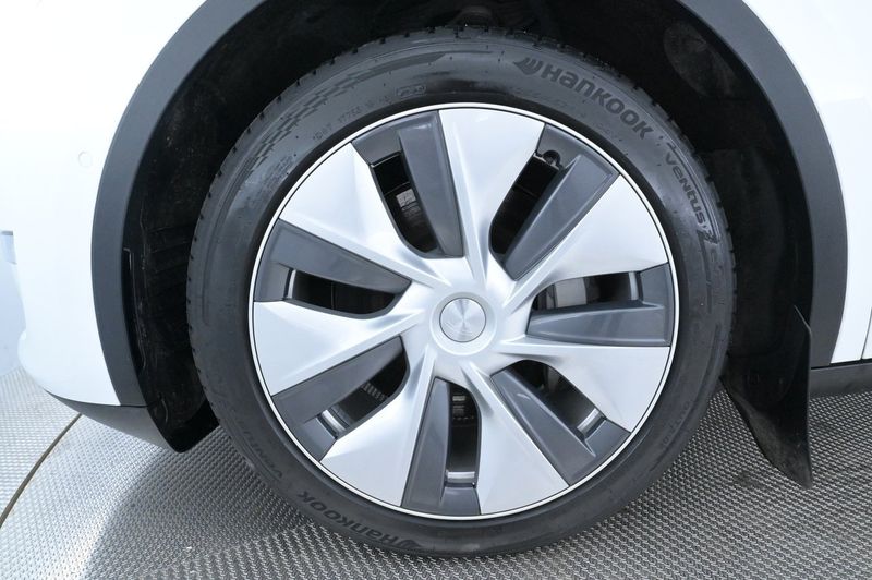 Tesla Model Y bild 27