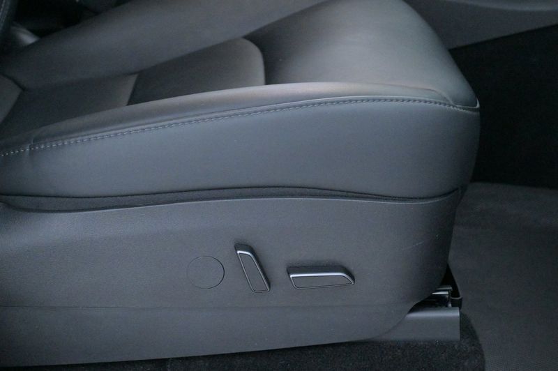 Tesla Model Y bild 13