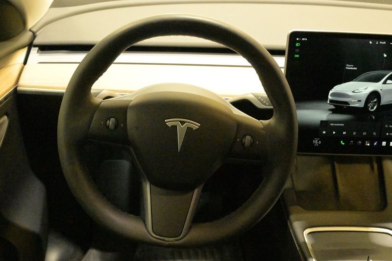 Tesla Model Y bild 7