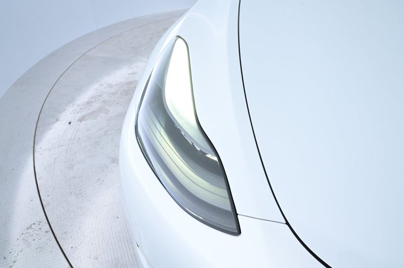 Tesla Model Y bild 26