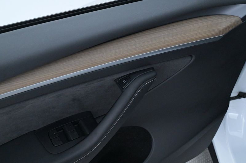 Tesla Model Y bild 10