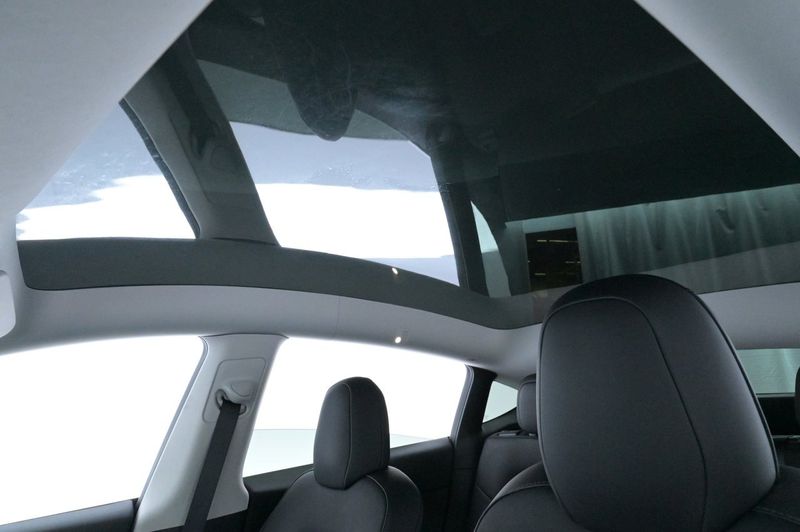 Tesla Model Y bild 24