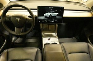 Tesla Model Y bild 6