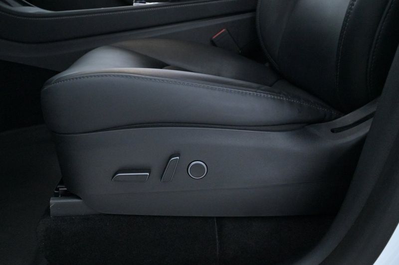 Tesla Model Y bild 11