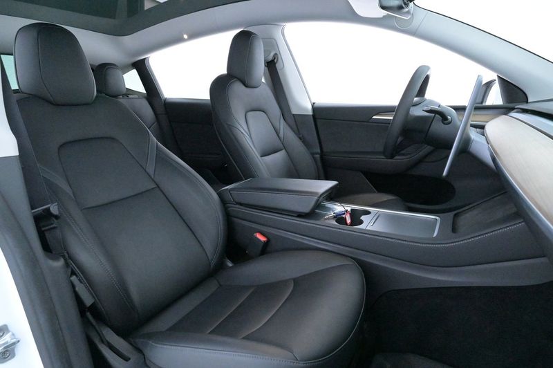 Tesla Model Y bild 12