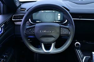 Lynk & Co 01 bild 7