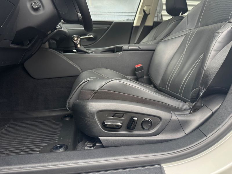 Lexus ES bild 17