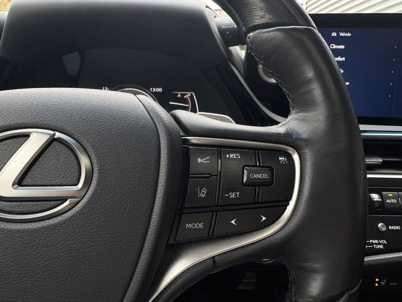 Lexus ES bild 22