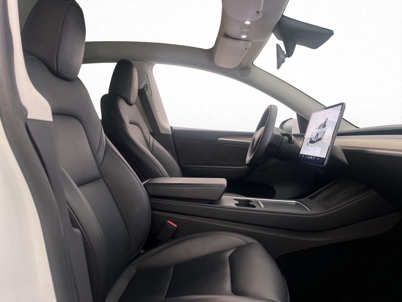 Tesla Model Y bild 13