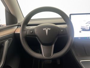 Tesla Model Y bild 12
